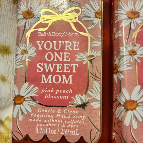Bath & Body Works Pink Peach Blossom Foaming Hand Soap (3) 🆕 - Picture 3 of 5